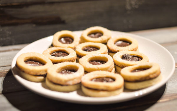 biscottini vegan ripieni con nocciolata